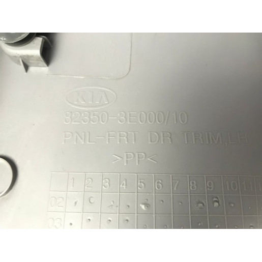 Карта двери передней левой Kia Sorento 2002-2006 823013E261J3
